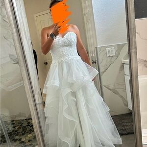 Elegant White Strapless Dress Tulle Wedding Dress (BRAND NEW)